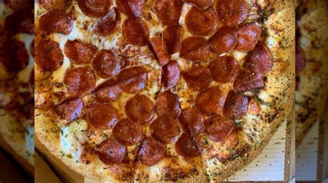 How Many Calories Are In A Cheese Lovers Pizza? – ForcellaEatery