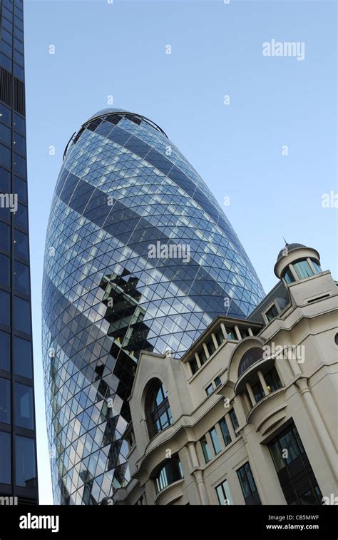 Uk london the gerkin swiss rea office building city london hi-res stock ...