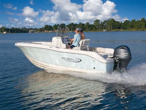 Robalo R200 | review | specs | weight | speed | price | fishing