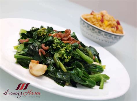 Chinese stir-fry kale with oyster sauce and dried shrimps - Recipe Petitchef