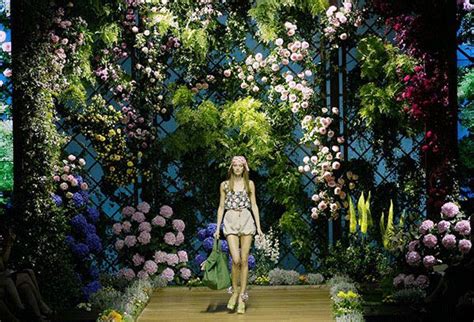 background idea for fashion show | Backdrop design, Floral backdrop ...