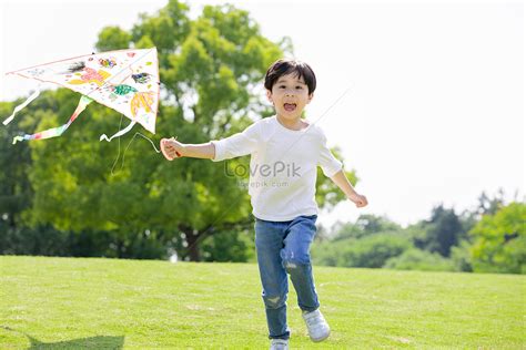 Children Flying Kites Picture And HD Photos | Free Download On Lovepik