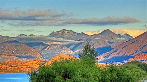 Sunrise at Lake Wanaka | Sunrise brings out the colors in th… | Flickr