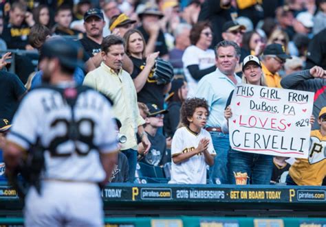 34 Funny Fan Signs at Baseball Games