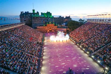 Top 47+ imagen edinburgh castle festival - abzlocal fi