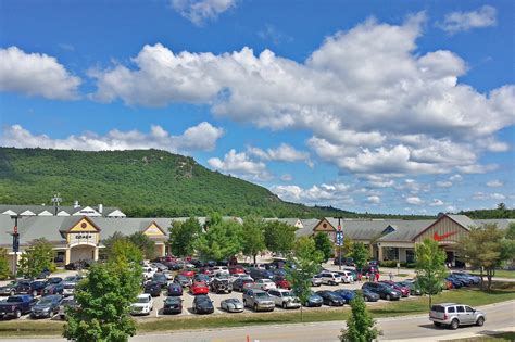 Outlets Near New York: 13 of the Best For Shopping, Entertainment and More