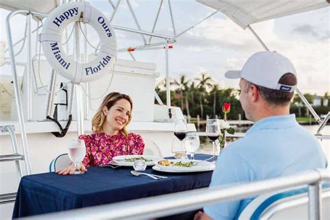 Dinner Cruise | Miami Yacht Charter | Happy Cruises Miami