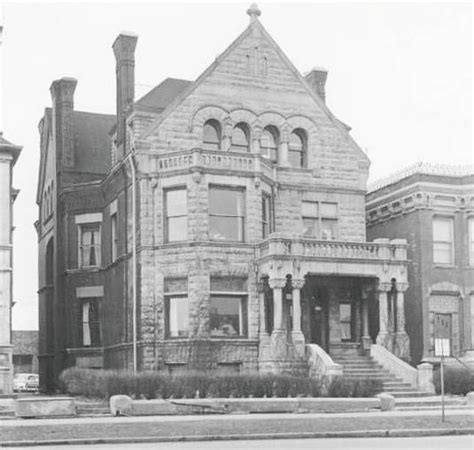 Discover the History of Chicago's 3236 S Michigan Mansion