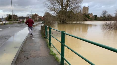 Tewkesbury flood 18-02-20 - YouTube