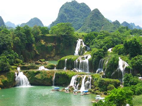 CAO BANG: BAN GIOC WATERFALLS' BEAUTIFUL ATTRACTS TOURISTS - Travel to Vietnam