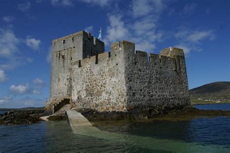 Ancestral castle (Kisimul Castle, Isle of Barra, Scotland) | Castello ...