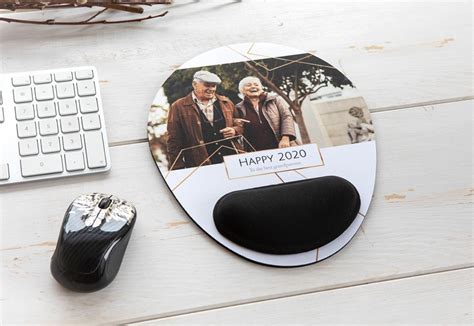 Ergonomic mouse pad with photo from smartphoto