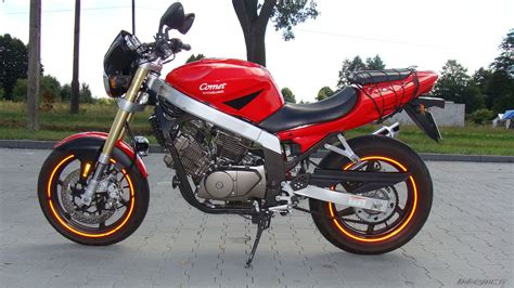 2004 Hyosung GT 250 Comet - Moto.ZombDrive.COM