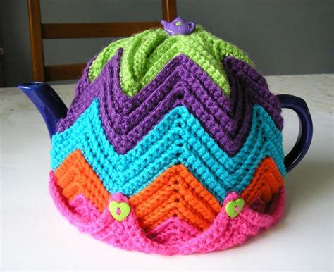 Keep Your Teapots Cute With These Tea Cozy Crochet Patterns | Gehaakte theemutsen, Theemuts ...