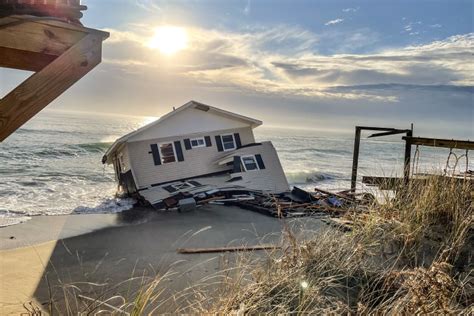 House collapses into ocean and scatters debris for miles along North ...