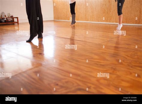 Dancers captured mid-dance on their tippy-toes Stock Photo - Alamy