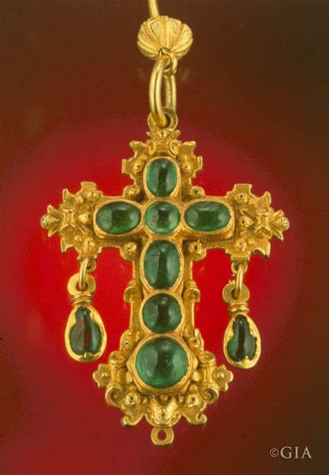 Emerald-set-crucifix-Nuestra-Senora-de-Atocha - GIA 4Cs