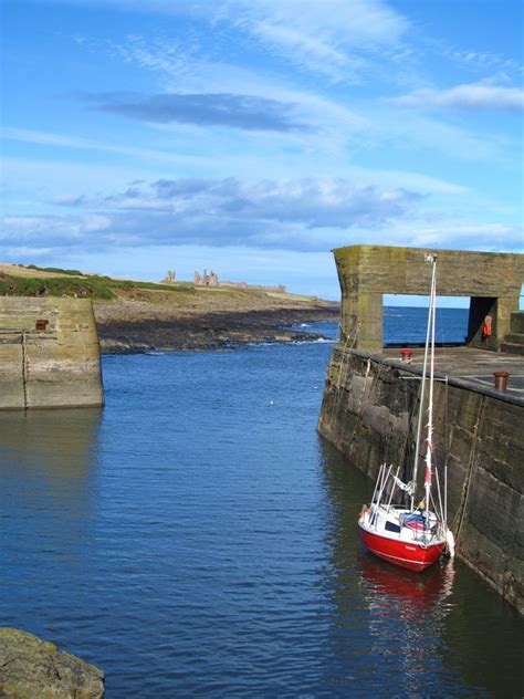 Craster harbour © Gordon Hatton cc-by-sa/2.0 :: Geograph Britain and Ireland