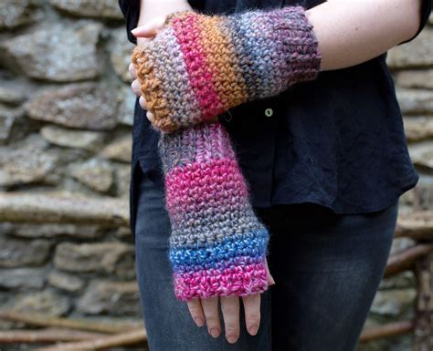 Easy Crochet Fingerless Mitten Gloves. | EMMA LEITH