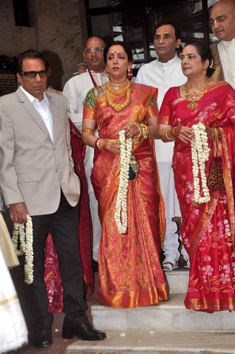 Dharmendra,Hema_Malini at Esha Deol's wedding at ISCKON temple ...