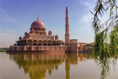 Putra Mosque stock image. Image of architecture, prime - 62289861