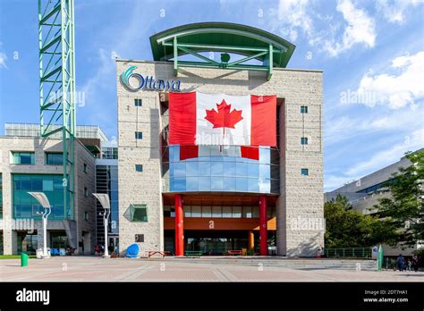 Ottawa city hall hi-res stock photography and images - Alamy