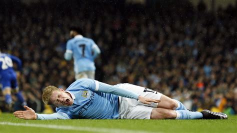 City's De Bruyne suffers suspected knee ligament injury - Eurosport