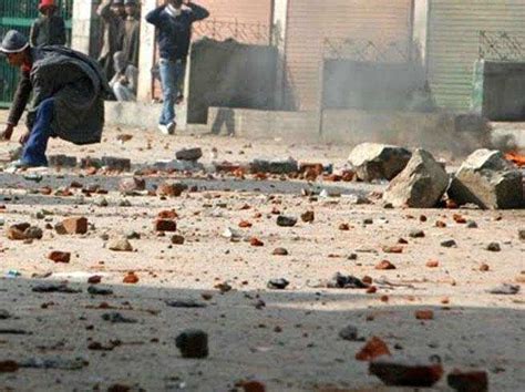 stone pelting: Latest News, Videos and stone pelting Photos | Times of India