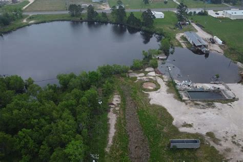 Large growing sinkhole worries Texas city of Daisetta