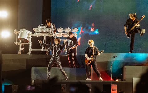 Watch Ed Sheeran join Bring Me The Horizon at Reading Festival 2022 for 'Bad Habits'