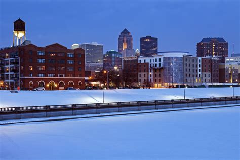 Winter lights from Downtown Des Moines. | Des moines, Photo, Skyline