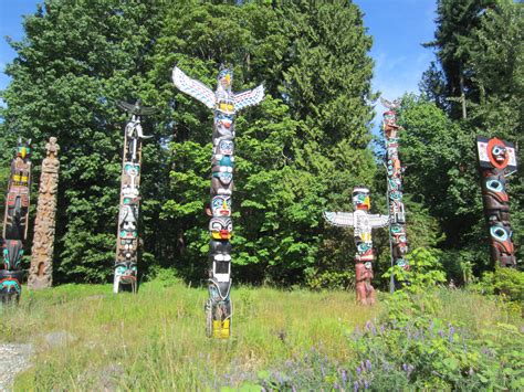 File:Stanley Park totem poles, Vancouver (2013) - 6.JPG - Wikimedia Commons