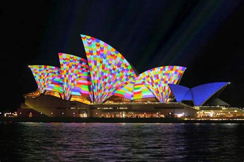 Sydney VIVID Festival: Sydney Harbour Small-Group Luxury Cruise 2023