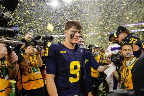 J.J. McCarthy declares for 2024 NFL draft, forgoing senior season with Michigan football - Yahoo ...