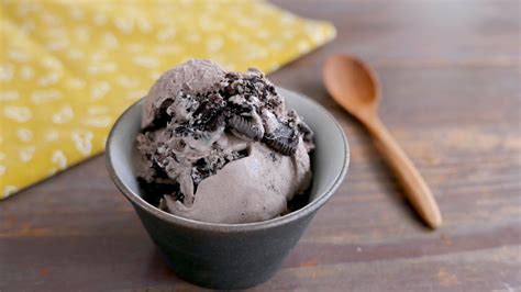 Black Oreo Ice Cream | Cuisinart ICE-100 Recipe | wa's Kitchen - YouTube