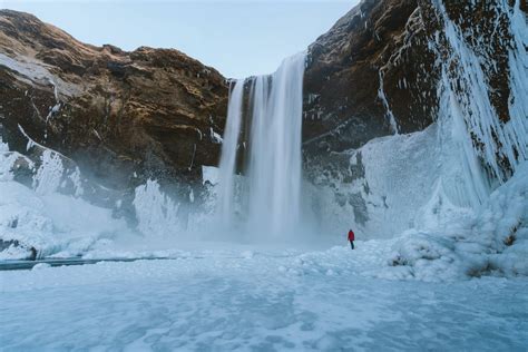 ICELAND’S BEST WINTER WATERFALLS TO VISIT