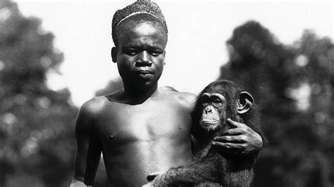 Zoológico pede desculpas por exibir jovem congolês em jaula para macacos em 1906