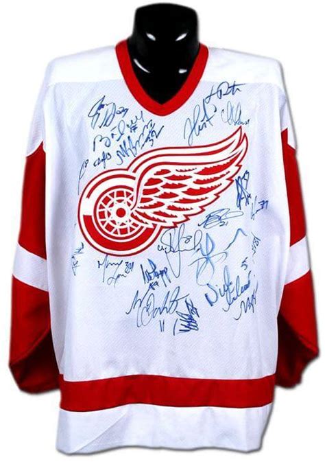 Detroit Red Wings Team-Signed Jersey | Memorabilia Expert