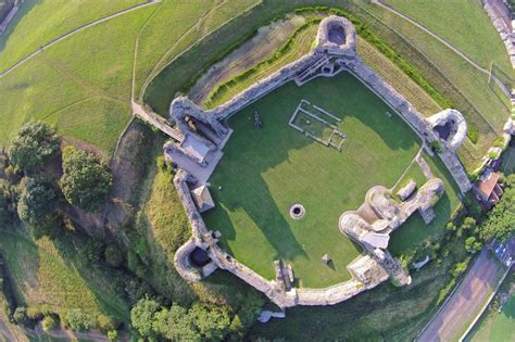 Pevensey Castle (Pevensey) - Visitor Information & Reviews