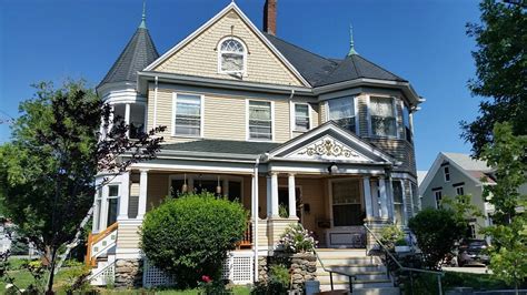 THE MUNROE INN $127 ($̶1̶5̶0̶) - Updated 2021 Prices & Guest house Reviews - Auburn, Maine ...