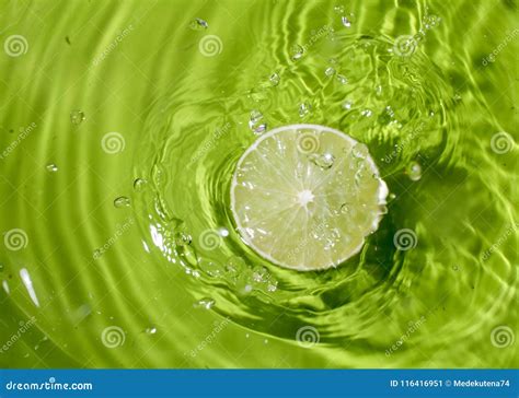 Green Lemon on Water Splash Stock Image - Image of splash, lemon: 116416951