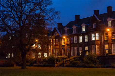 File:Birmingham Business School, at night.jpg - Wikimedia Commons