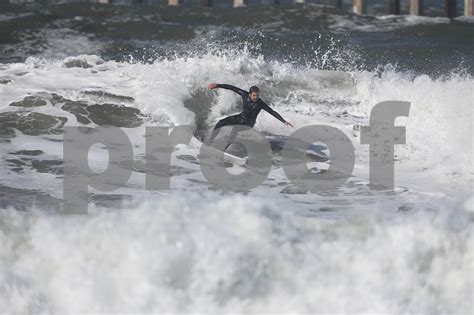 Ocean Beach surfers - Gritfoto