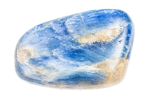 Kyanite Crystal Meaning: Healing Properties & Everyday Uses