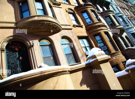 Harlem brownstones hi-res stock photography and images - Alamy