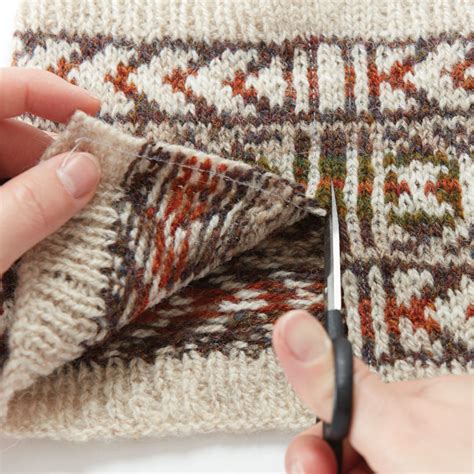 3 Methods to Demystify Steeks | Knitting help, Yarn crafts, Knitting