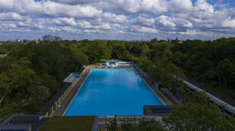 Tooting Bec lido reopening delayed after asbestos found - BBC News