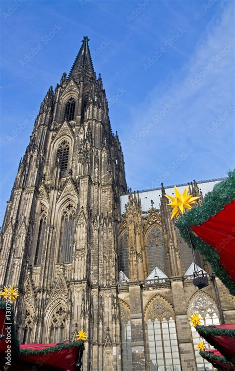 Weihnachtsmarkt am Kölner Dom Stock-Foto | Adobe Stock