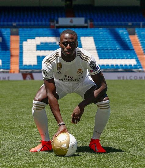 Mendy (presentación) 19-06-2019 Real Madrid History, Equipe Real Madrid, Football Players ...