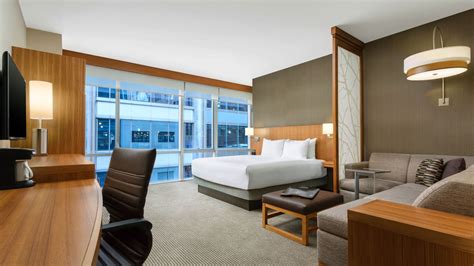 Upscale hotel in the heart of Downtown Chicago I Hyatt Place Chicago/Downtown-The Loop